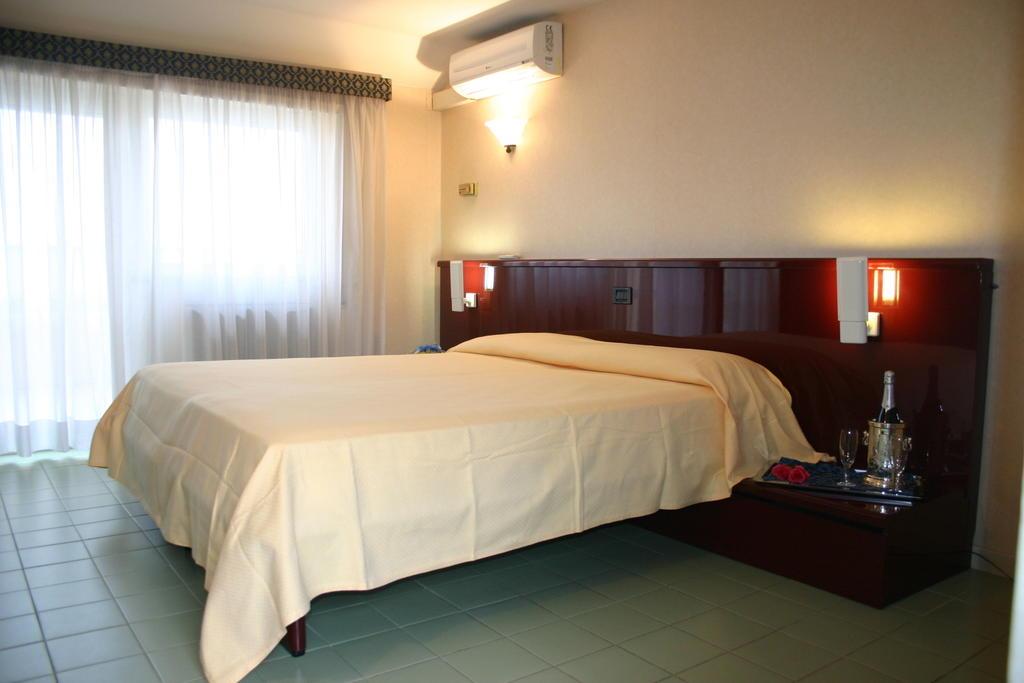 Grand Hotel Dei Cesari Dependance Anzio Esterno foto